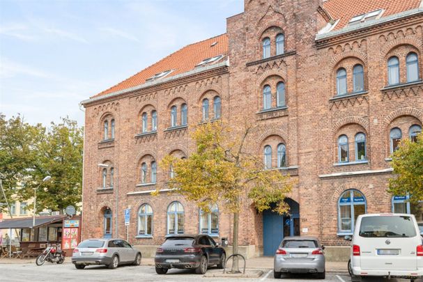 HAMNGATAN 15 - Photo 1