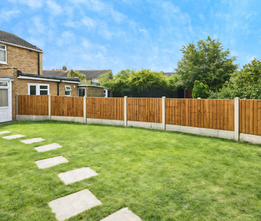 Latchetts Shaw, Basildon, SS16 - Photo 2