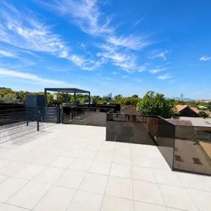 Monthly Rental! 2 Bedroom Penthouse! Skyline+Kahlenberg View! Amazing Roof Top Terrace and Garage! - Photo 2