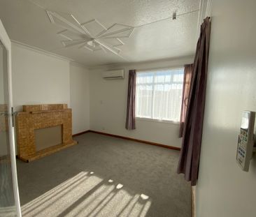 Family-Friendly 3-Bedroom House, Easy-Care Section - Photo 1