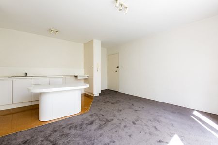 PERFECT LOCATION ONE BEDROOM APARTMENT ON MATHOURA! - Photo 4