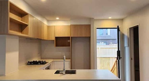 Modern home in the heart of Wainuiomata! - Photo 1