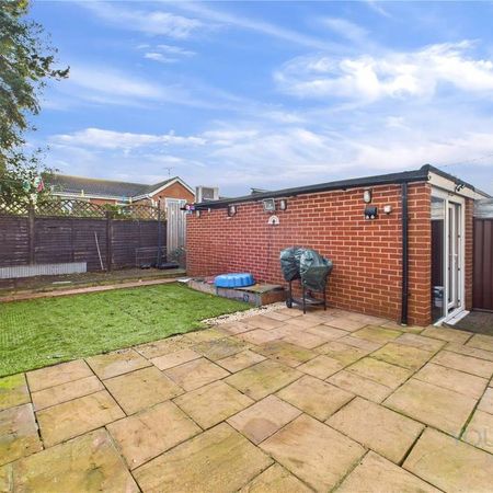 3 bedroom detached house to rent - Photo 3