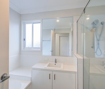 Stylish Family Home in a Peaceful Cul-de-Sac! - Photo 4