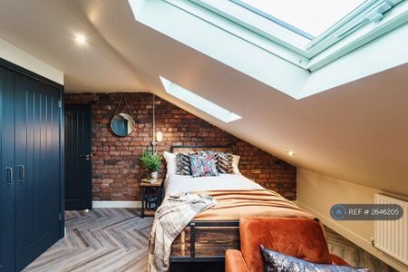 1 bedroom in a house share to rent - Photo 2