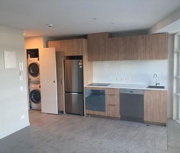 Chic Te Aro Apt with Balcony & Lift - Photo 5