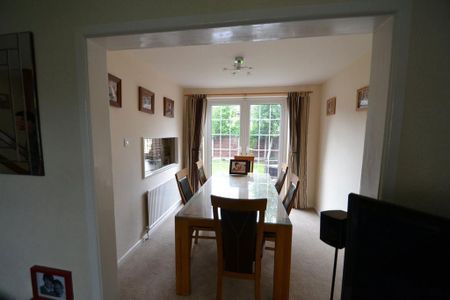 3 bedroom semi-detached house to rent - Photo 5