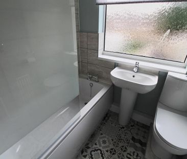 3 bedroom end of terrace house to rent - Photo 1