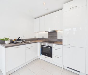 1 bedroom Flat in Drake Way, Reading - Photo 3