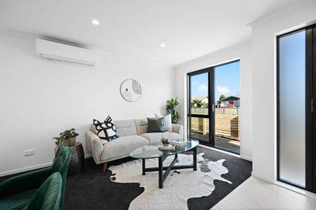 Welcome to this stunning, brand-new two-bedroom, one-bathroom home located in the heart of Fairview Downs, one of Hamilton's most sought-after rental areas. - Photo 2