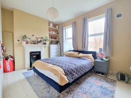 3 bedroom flat to rent - Photo 3