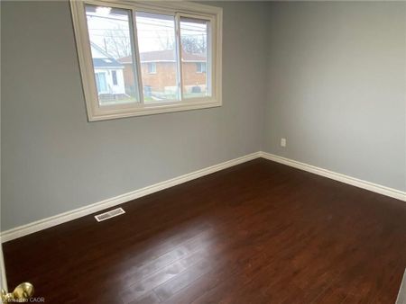 For Lease - 11 Parkdale Avenue Unit# Main, Hamilton, Ontario - Photo 5