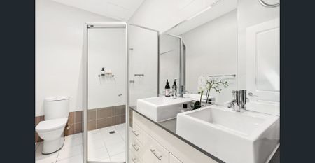 6 Month Lease ONLY - Expansive 2 Storey home with lock up garage close to Rozelle Parklands and Light rail - - Photo 4