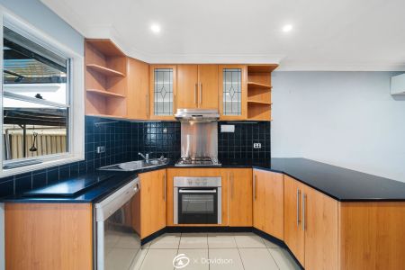 Stylish 3-Bedroom Home for Rent in Prime Holsworthy Location - Photo 5