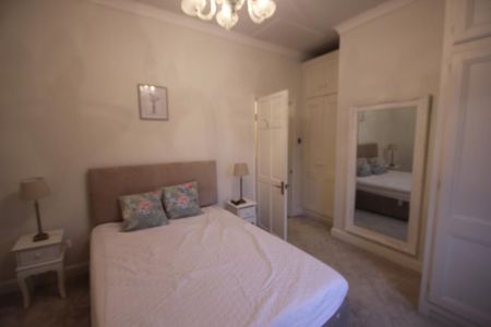 2 bedroom end of terrace house to rent - Photo 4