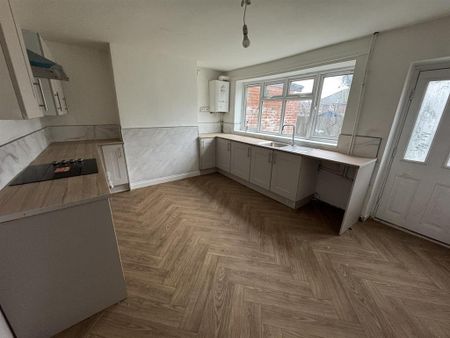 3 bedroom end of terrace house to rent - Photo 5