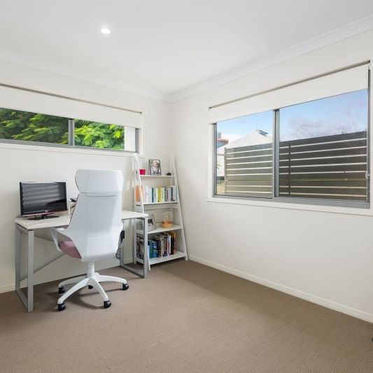 3 Bedroom Townhouse with Style and Sophistication - Photo 1