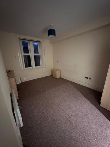 3 bedroom flat to rent - Photo 3