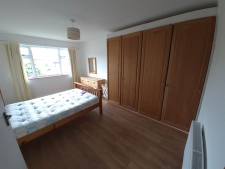 2 Bed Maisonette, Cambridge Court, SW20 - Photo 3