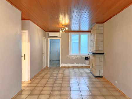 Woning met 2 slaapkamers en koer. - Photo 4