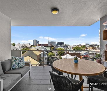 Stylish And Modern Living In The Heart Of Spring Hill - Photo 5