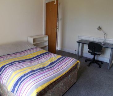 3 bedroom flat to rent - Photo 4