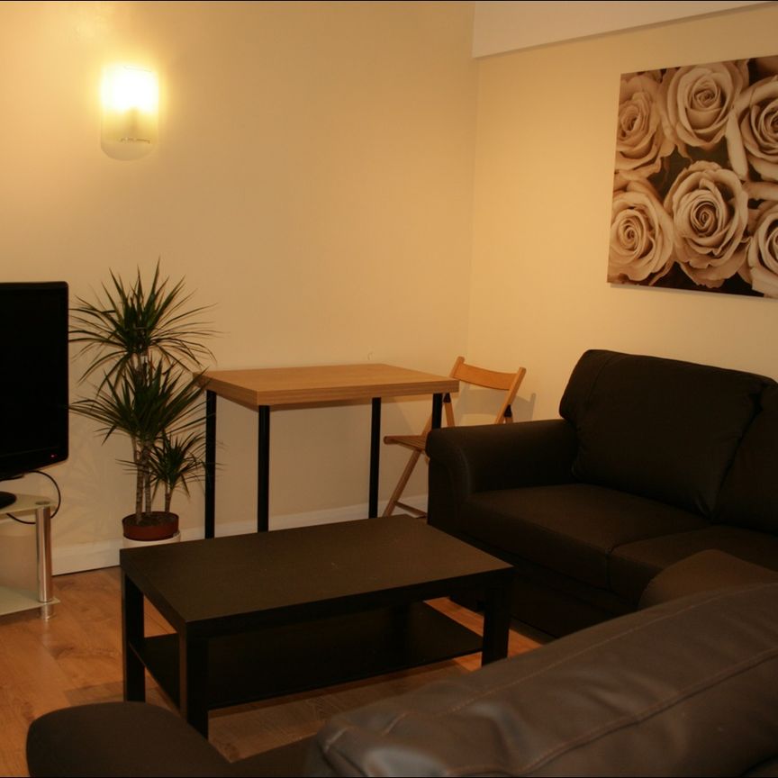 Room in a Shared House, The Headlands, CV5 - Photo 1