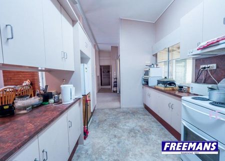 SPACIOUS 4-BEDROOM, 3-BATHROOM HOME IN AN UNBEATABLE CBD LOCATION - Photo 2