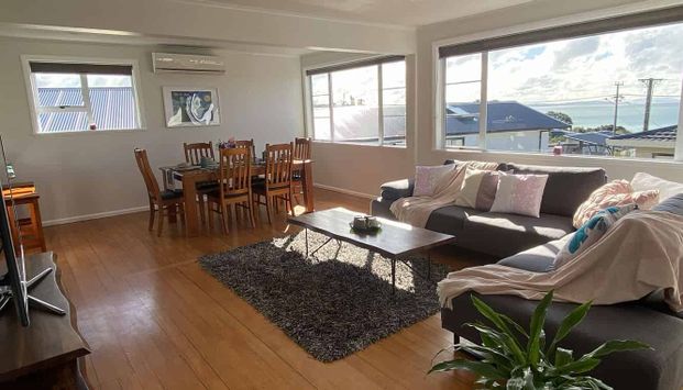 Family Home with 5-Bedroom, 2-Bathroom - Photo 1