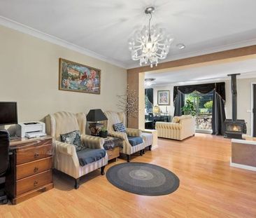BEAUTIFULLY PRESENTED FAMILY HOME !!! - Photo 3
