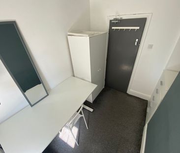 1 bed House Share - To Let - Photo 2