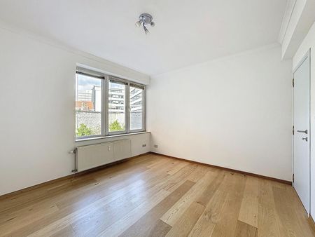 Louise District: Beautiful 2-bedroom apartment - Photo 3