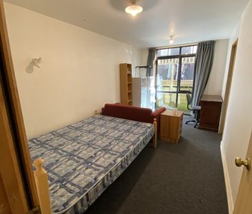 Boarding House Room on Queen Street - Photo 3