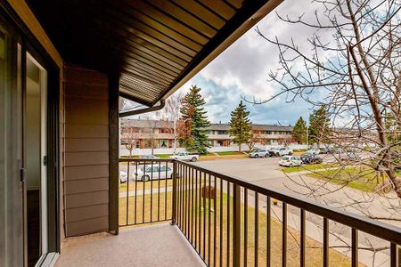 939 Bracewood Drive SW, Calgary - Photo 2