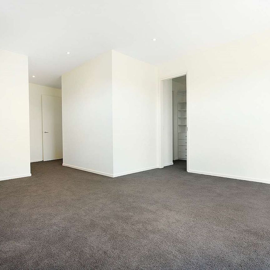 11 Bellaire Court, - Photo 1