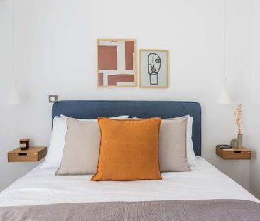 Breezy 2BR Apartment by Marina Flisvos - Photo 4