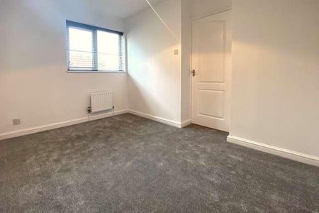 Walnut Tree - Modern Bedroom Home With Parking, MK7 - Photo 3