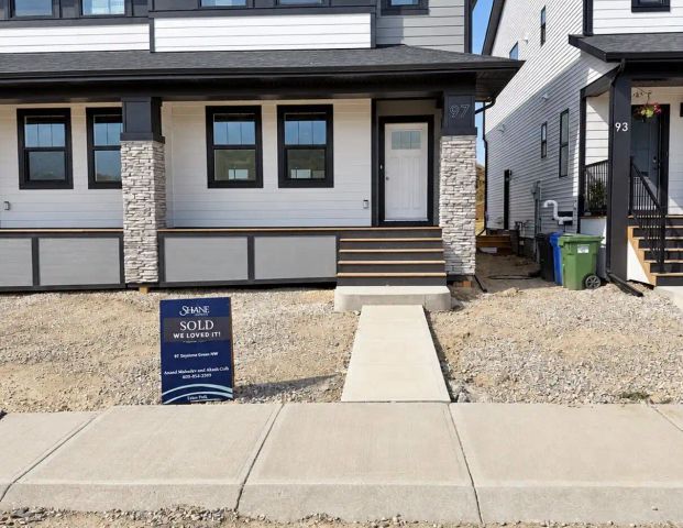 Brand New 3 Bedroom 2.5 Bathroom Main floor in Esker Park — 3 Bedrooms+ Den House - Photo 1
