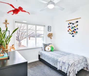 Very Neat 3 Bedroom Home with Large Shed - Photo 6