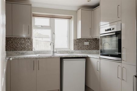 3 bedroom detached house to rent - Photo 3