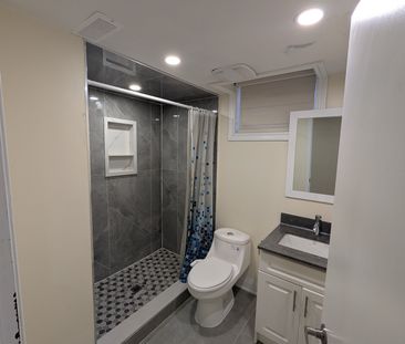 For Lease - 3263 Cawthra Road, Mississauga, Ontario - Photo 2