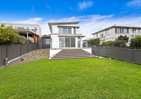 Luxury Coastal Living with Stunning Loves Bay Views - Photo 2