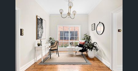 Period appeal in a premium pocket - Photo 5