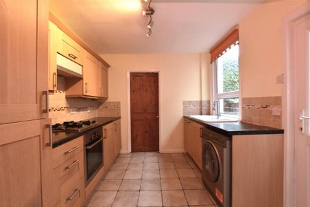 3 bedroom end of terrace house to rent - Photo 5