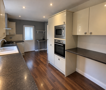 3 bedroom semi-detached house to rent - Photo 6