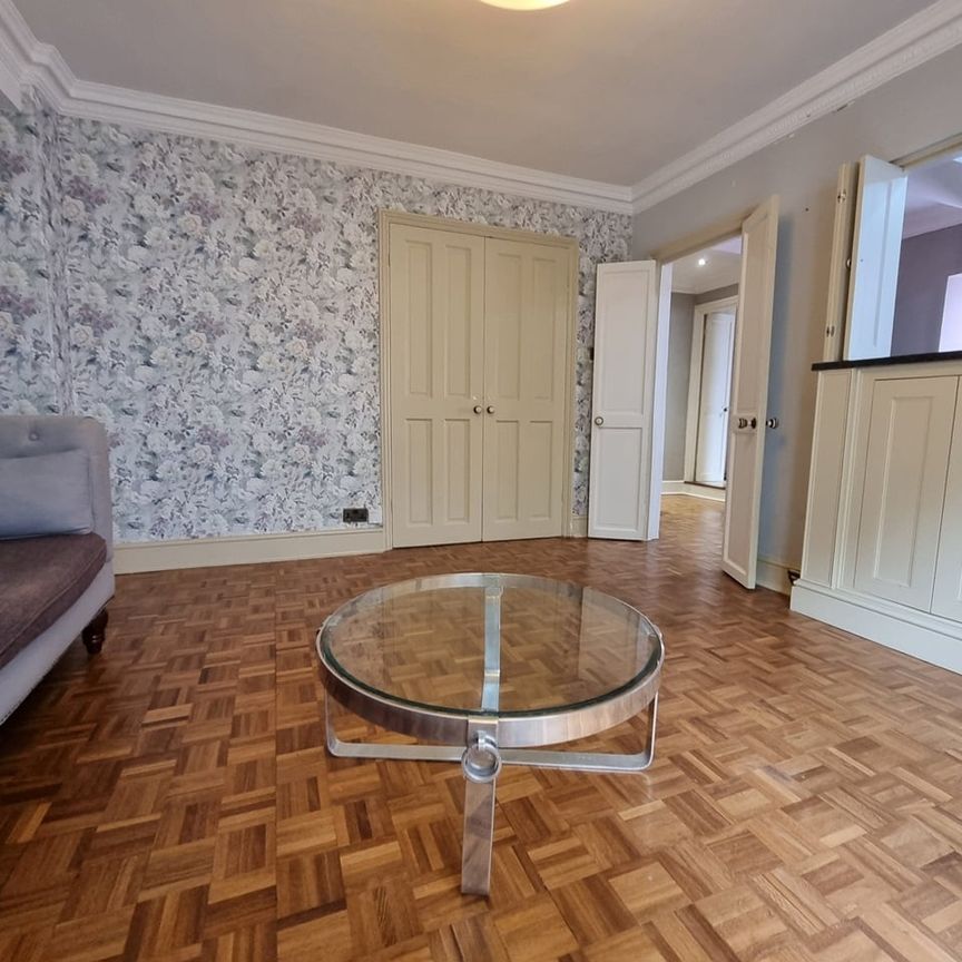 1 Bed Flat, Holland Park, W11 - Photo 1