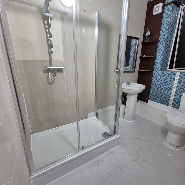 1 bedroom in a flat share to rent - Photo 1