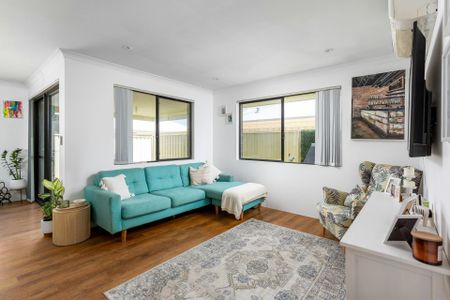 STYLISH HOME IN SOUTH BUNBURY - Photo 2