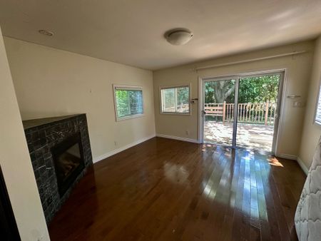 For Lease - 107 Elmhurst Avenue, Toronto, Ontario - Photo 3