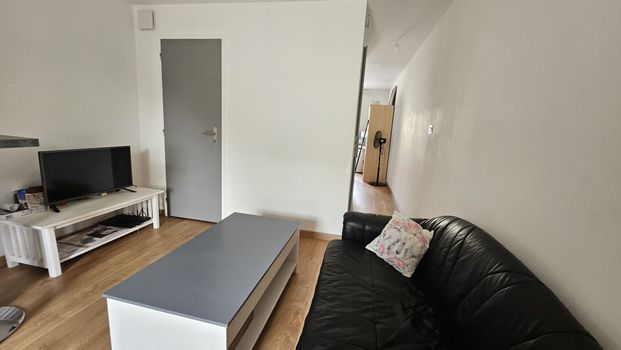Location Appartement 2 pièces 29m² NEUVILLE DE POITOU 86170 - Photo 1